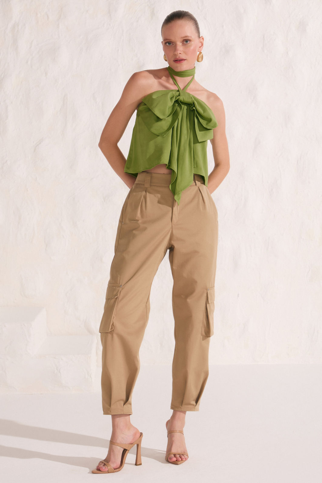 Calça slouchy em estilo alfaiataria 86950 Linzzi Calça slouchy em estilo alfaiataria 86950 Linzzi