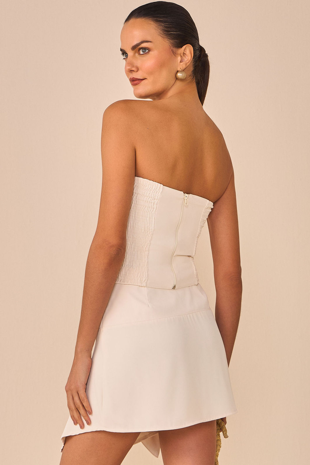 Blusa sem alça em crepe premium alfaiataria 96762 Linzzi Blusa sem alça em crepe premium alfaiataria 96762 Linzzi