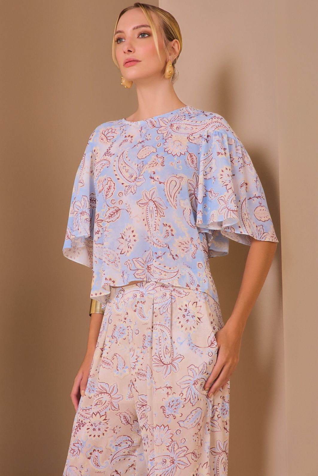 Calça oásis em chiffon texturizado com estampa exclusiva 98922 Linzzi Calça oásis em chiffon texturizado com estampa exclusiva 98922 Linzzi