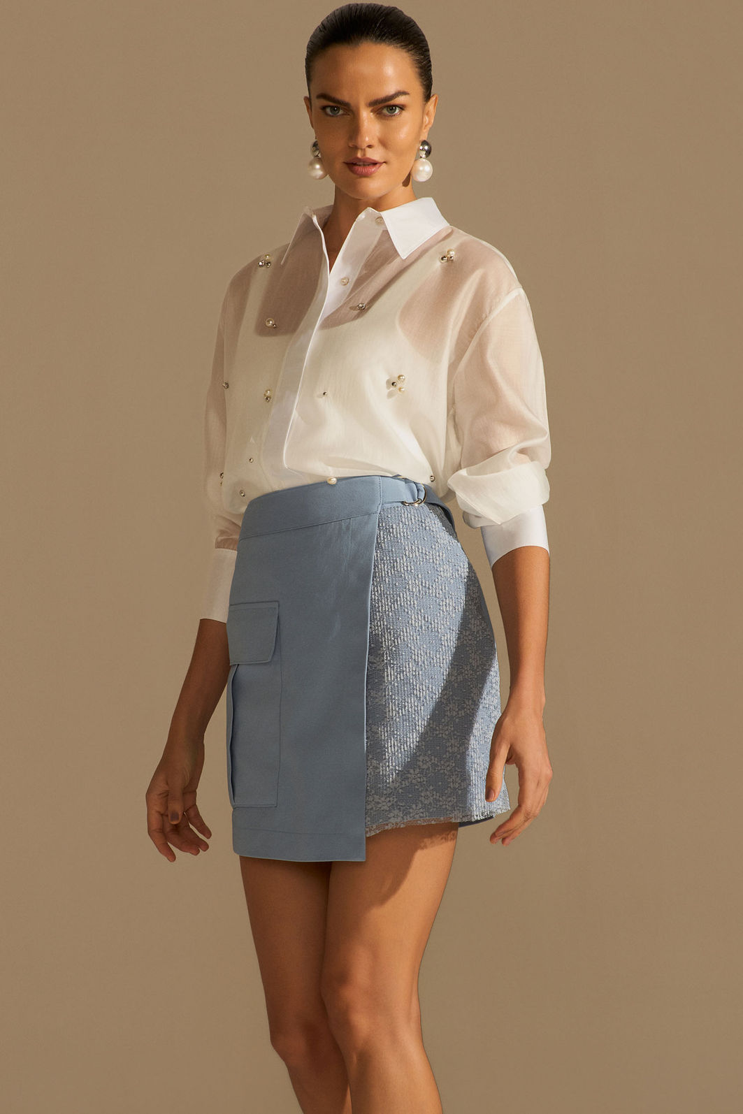Camisa com pedrarias em blend de liocel 96946 Linzzi Camisa com pedrarias em blend de liocel 96946 Linzzi