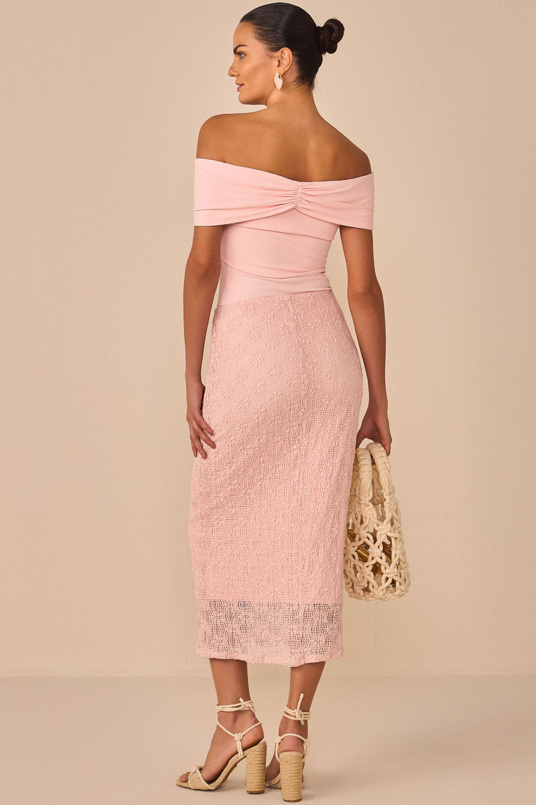 Saia maxi midi em malha delicaté rendada 97322 Linzzi Saia maxi midi em malha delicaté rendada 97322 Linzzi