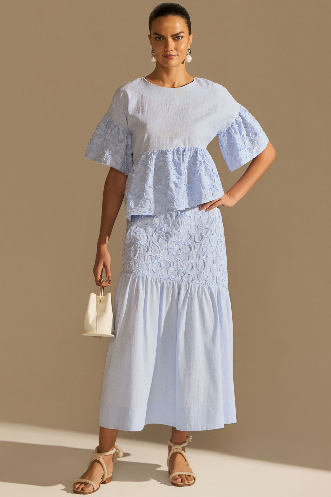 Saia midi em tricoline premium bordada 97313 Linzzi Saia midi em tricoline premium bordada 97313 Linzzi
