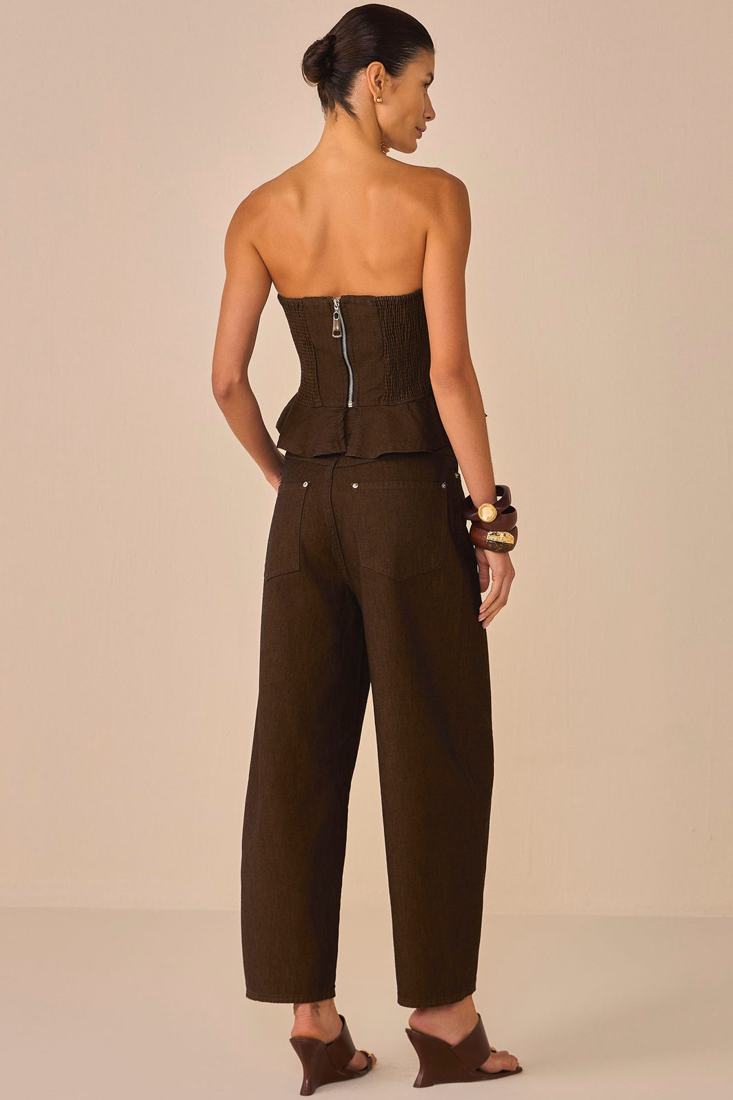 Blusa sem alça em denim premium brown 95274 Linzzi Blusa sem alça em denim premium brown 95274 Linzzi