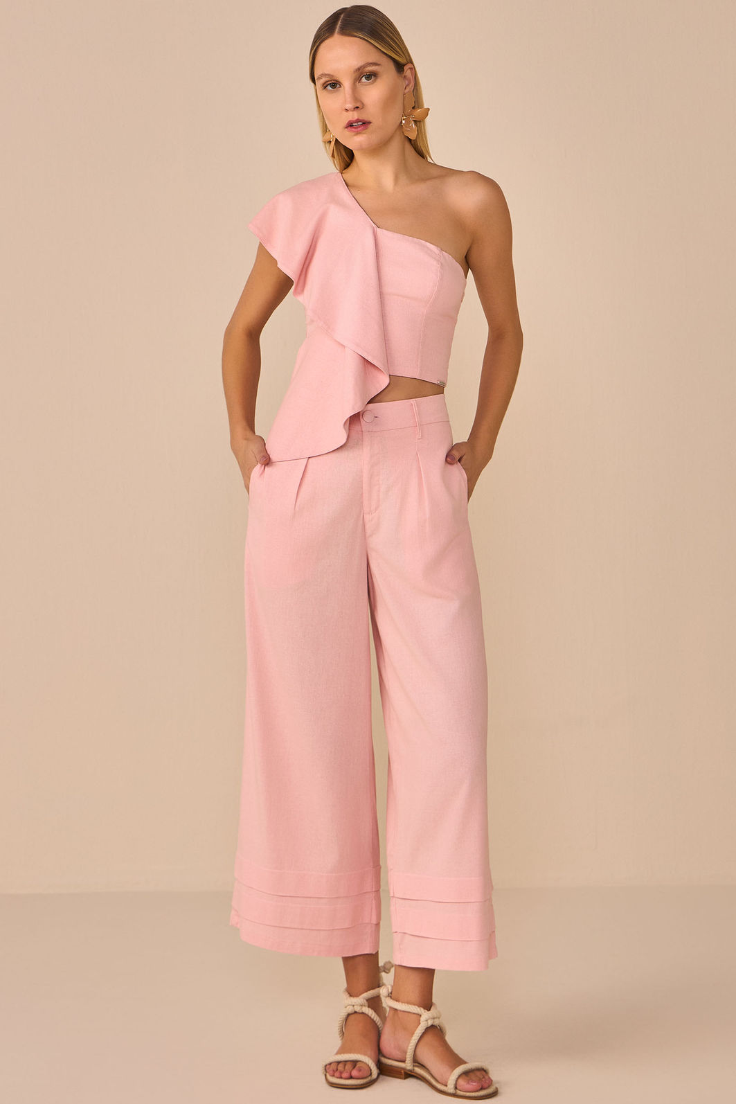 Blusa assimétrica em blend de linho e viscose 95844 Linzzi Blusa assimétrica em blend de linho e viscose 95844 Linzzi