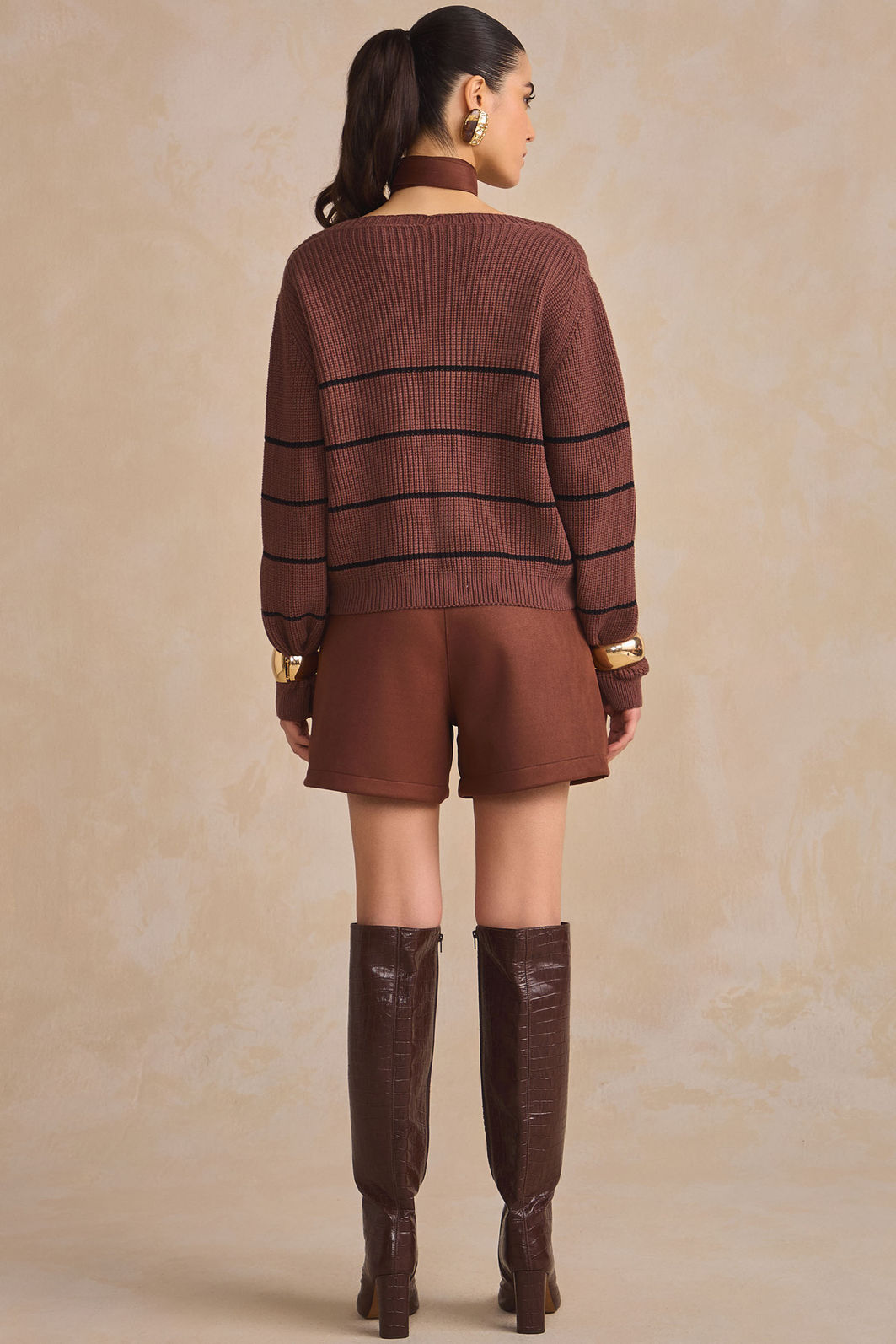 Shorts em tecido suede com trama sarjada 90527 Linzzi