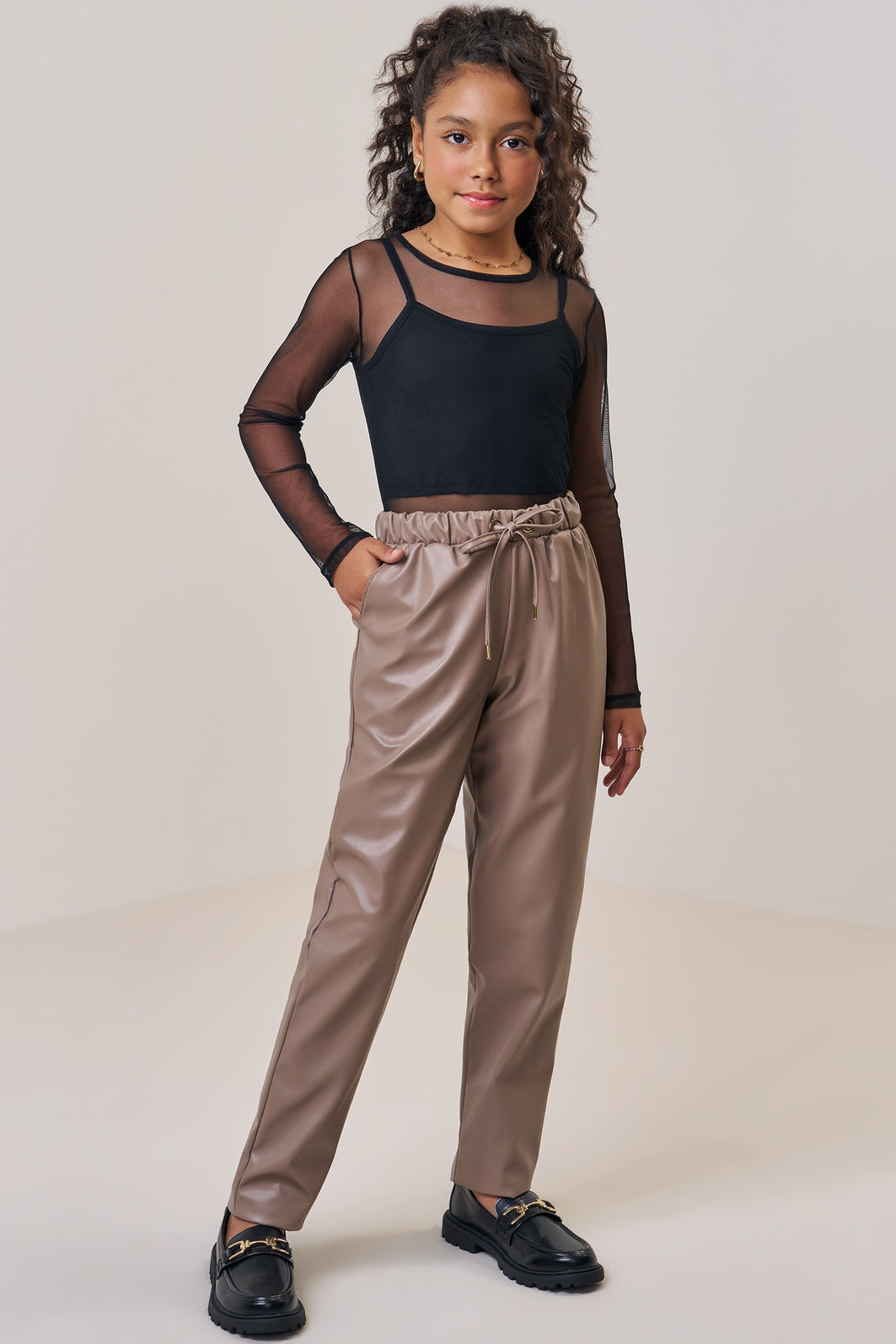 Calça mom em couro eco 89698 Vic Teen Menina Calça mom em couro eco 89698 Vic Teen Menina