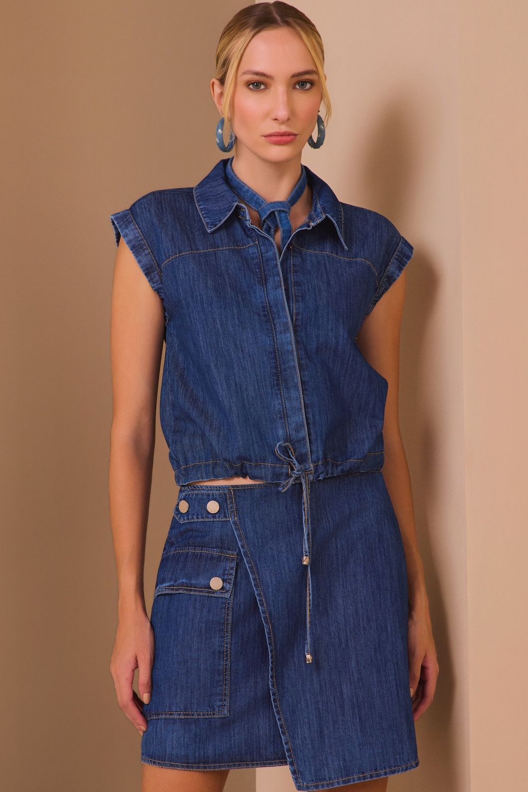 Saia curta em jeans leve 97728 Linzzi Saia curta em jeans leve 97728 Linzzi