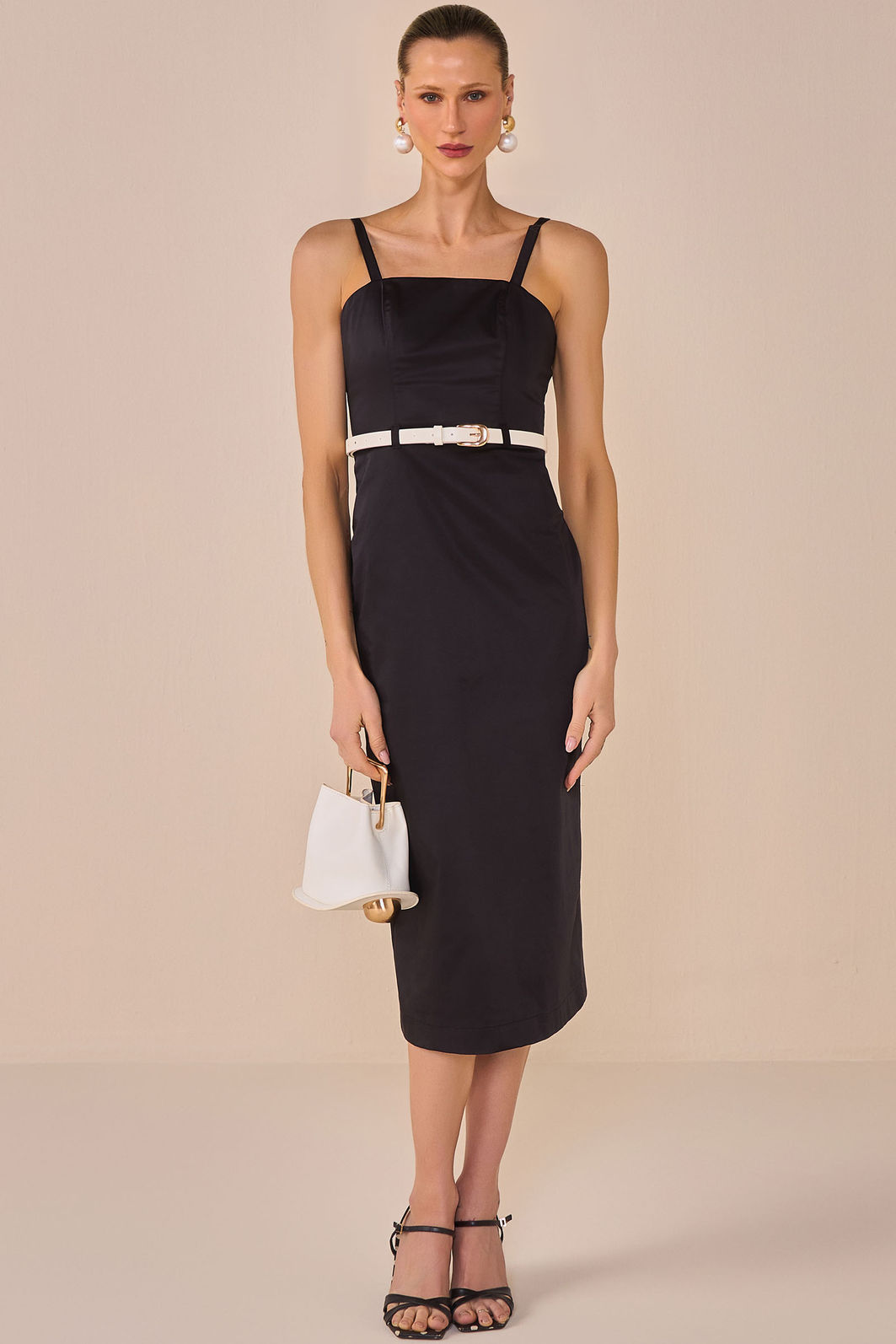Vestido maxi midi em sarja acetinada. Acompanha cinto 95858 Linzzi Vestido maxi midi em sarja acetinada. Acompanha cinto 95858 Linzzi