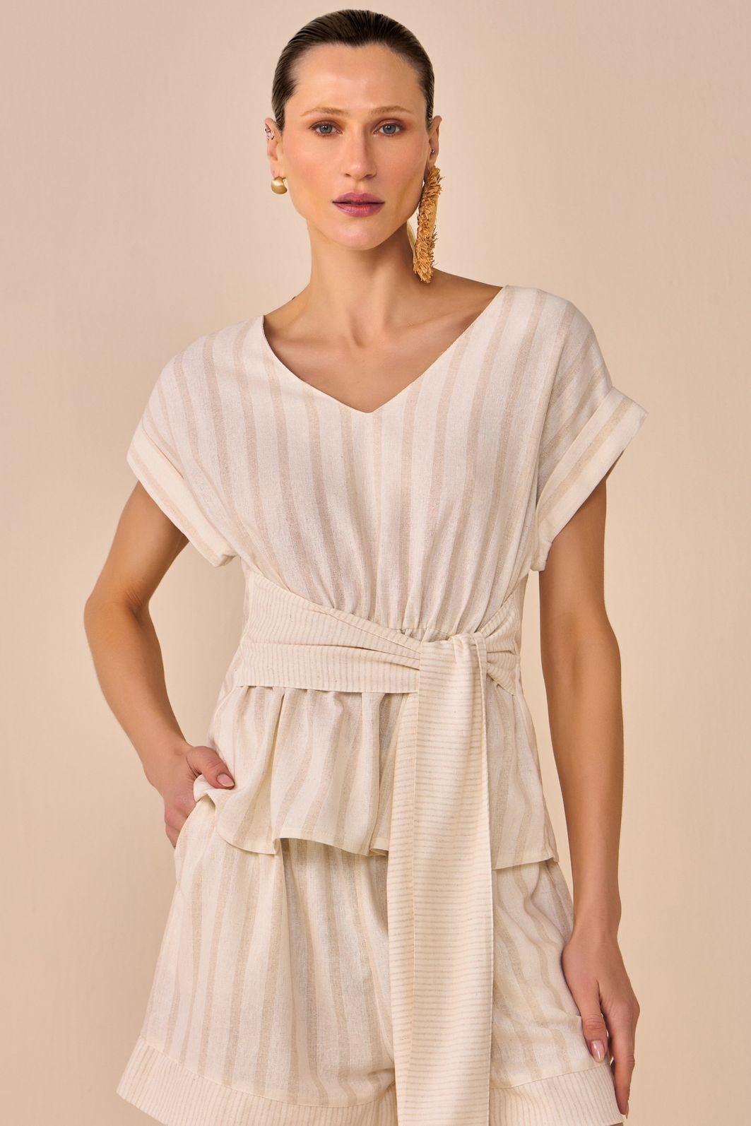 Blusa com amarração em blend de linho listrado 94726 Linzzi
