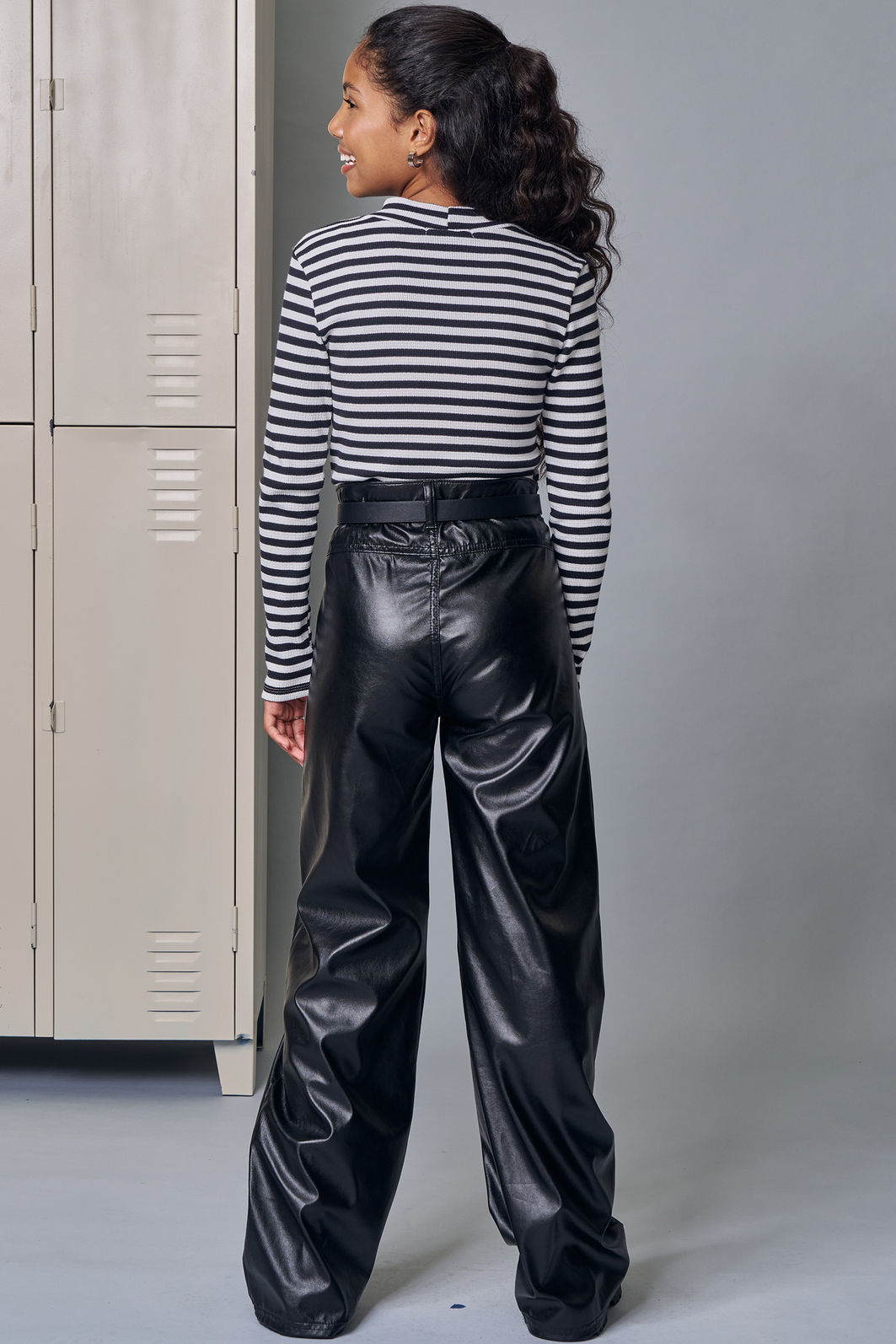 Calça wide leg em couro sintético 90347 Lilimoon Teen Menina Calça wide leg em couro sintético 90347 Lilimoon Teen Menina