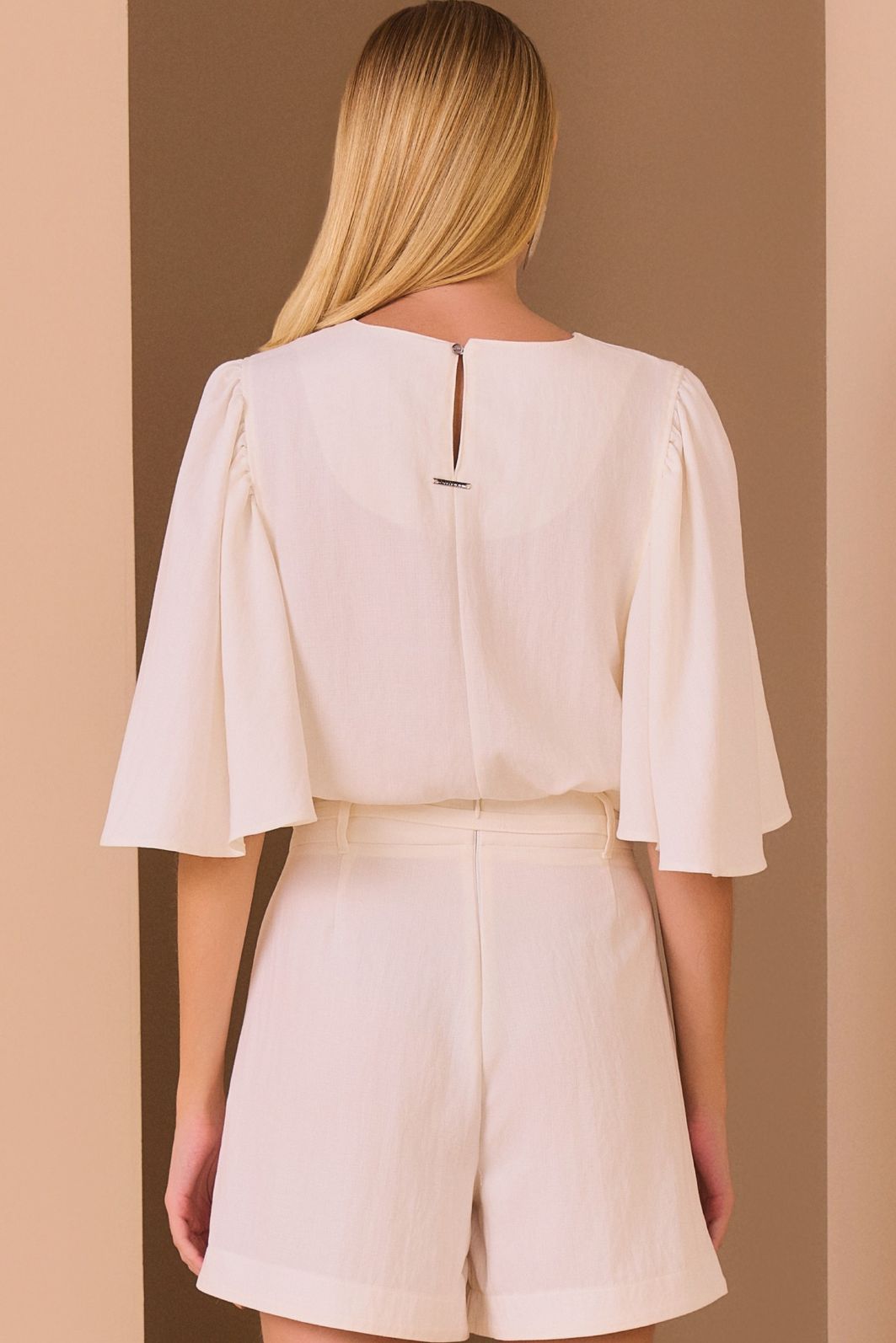 Blusa em tecido premium alfaiataria de viscose 98100 Linzzi Blusa em tecido premium alfaiataria de viscose 98100 Linzzi