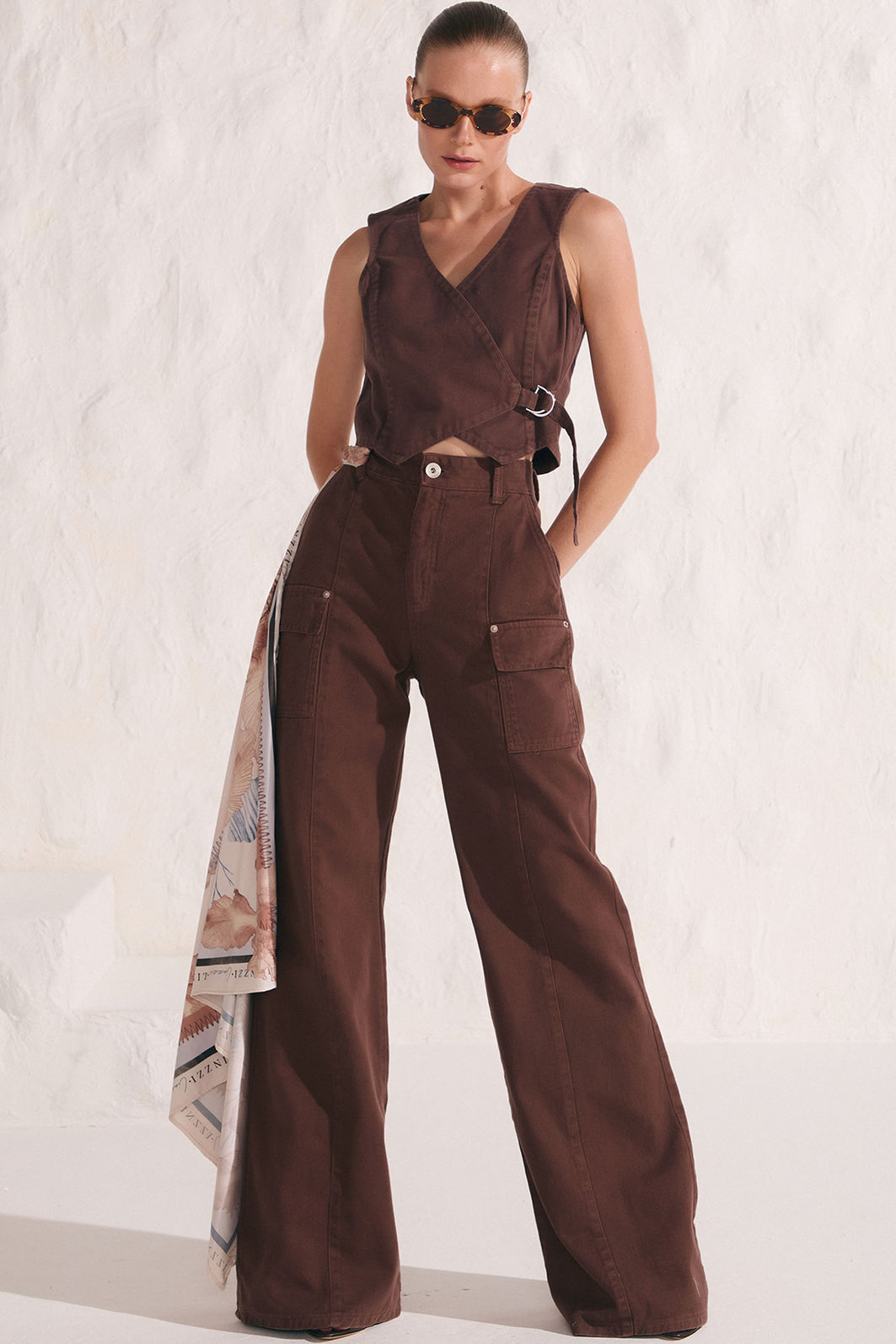 Calça wide leg cintura alta em sarja 86565 Linzzi Calça wide leg cintura alta em sarja 86565 Linzzi