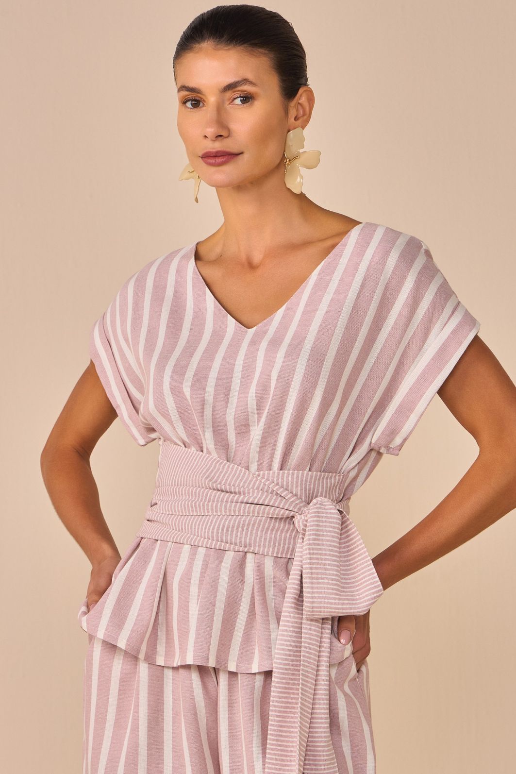 Blusa com amarração em blend de linho listrado 94726 Linzzi
