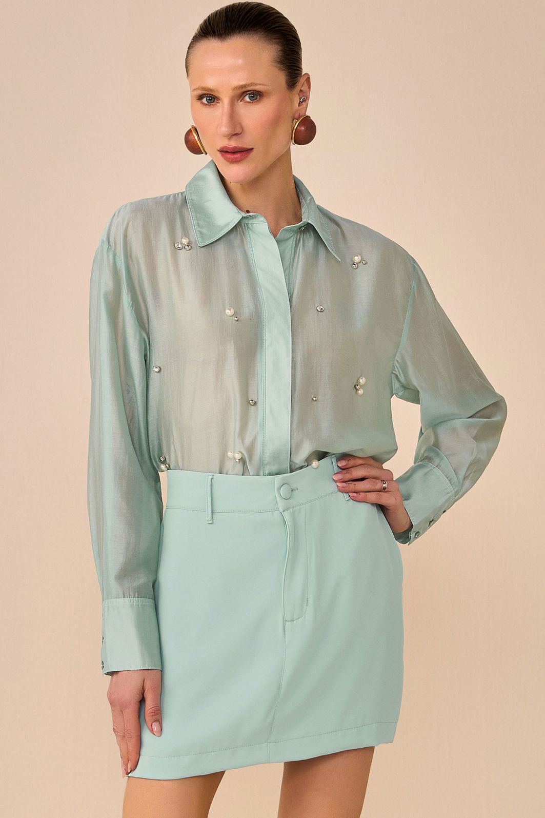 Camisa com pedrarias em blend de liocel 96946 Linzzi Camisa com pedrarias em blend de liocel 96946 Linzzi