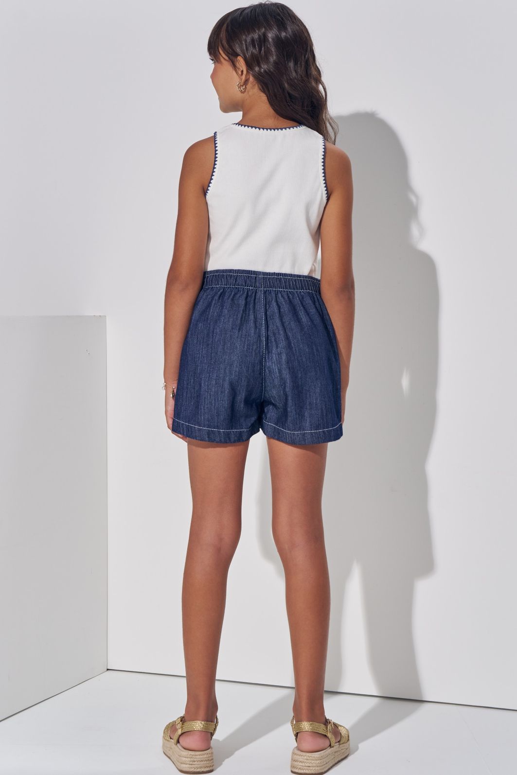 Conjunto de regata em canelado liz e shorts em jeans leve com elastano 98242 Vic Teen Menina Conjunto de regata em canelado liz e shorts em jeans leve com elastano 98242 Vic Teen Menina