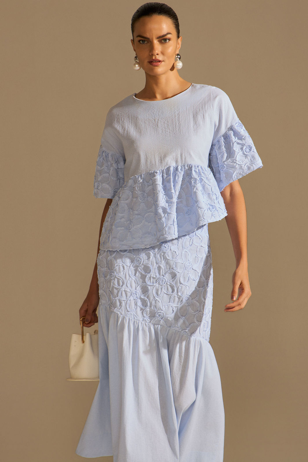 Saia midi em tricoline premium bordada 97313 Linzzi Saia midi em tricoline premium bordada 97313 Linzzi
