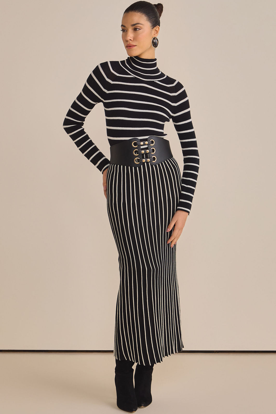 Blusa gola alta em tricô listrado 89052 Linzzi Blusa gola alta em tricô listrado 89052 Linzzi