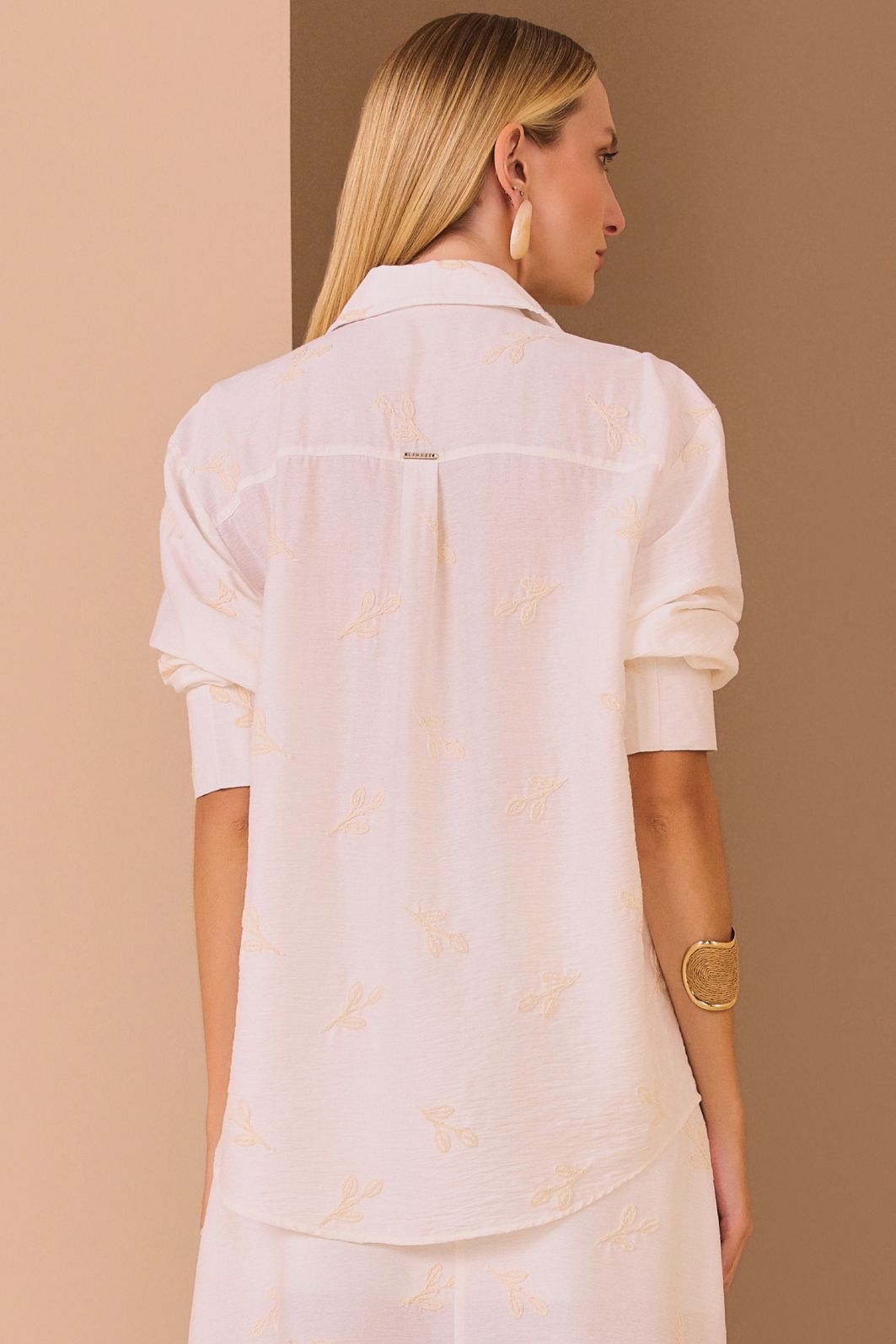Camisa em blend de linho bordado premium 98652 Linzzi Camisa em blend de linho bordado premium 98652 Linzzi