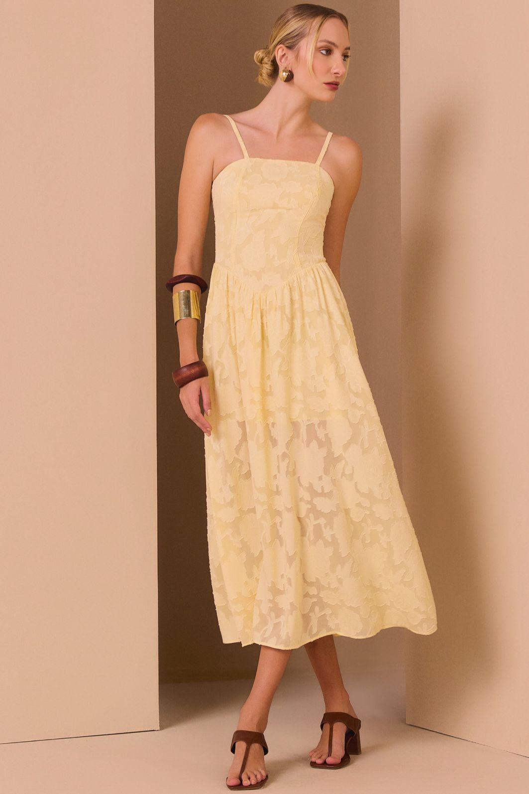 Vestido midi em crepe de jacquard premium 98098 Linzzi Vestido midi em crepe de jacquard premium 98098 Linzzi