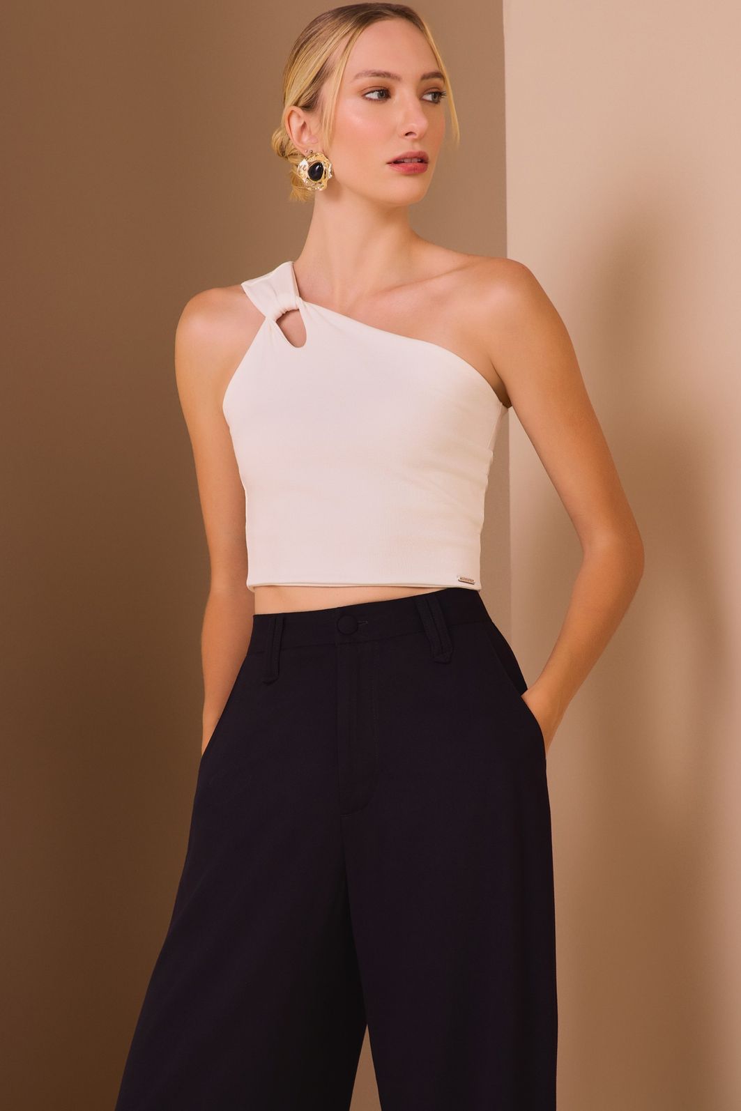Calça reta em tecido rayon twill 97638 Linzzi Calça reta em tecido rayon twill 97638 Linzzi