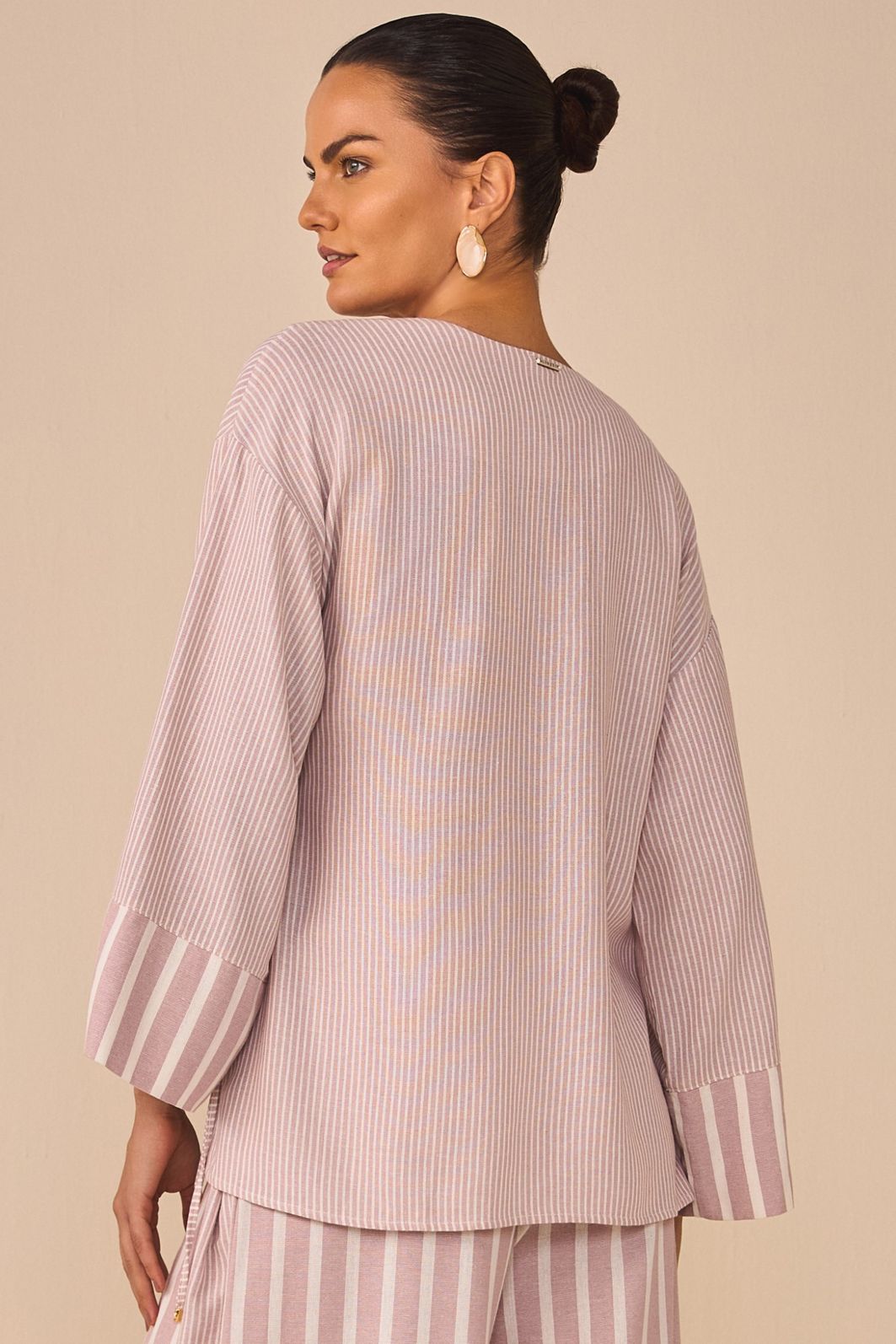 Camisa kimono em blend de linho listrado 94727 Linzzi Camisa kimono em blend de linho listrado 94727 Linzzi