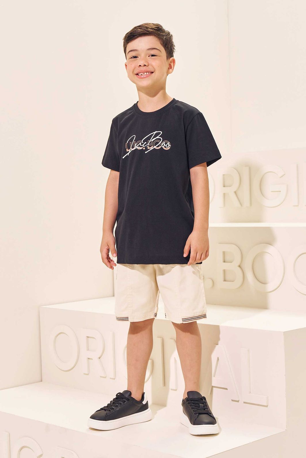 Conjunto de camiseta em meia malha e bermuda em sarja stretch com elastano 96980 LucBoo Infantil Menino Conjunto de camiseta em meia malha e bermuda em sarja stretch com elastano 96980 LucBoo Infantil Menino