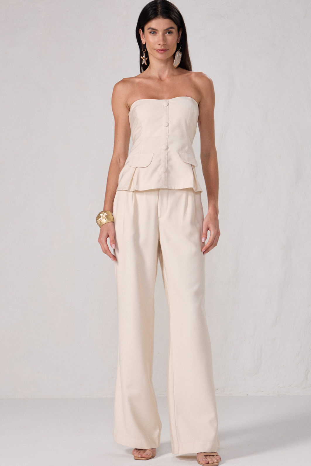Calça wide leg em viscose estilo alfaiataria. Acompanha shorts forro 84304 Linzzi Calça wide leg em viscose estilo alfaiataria. Acompanha shorts forro 84304 Linzzi