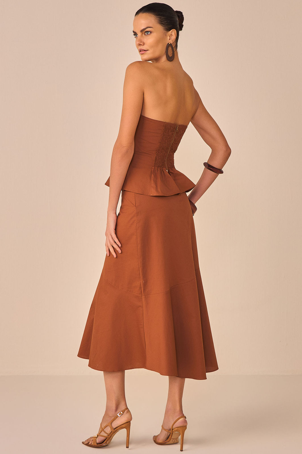 Saia maxi midi em tricoline premium com elastano. Acompanha shorts forro em malha 95629 Linzzi Saia maxi midi em tricoline premium com elastano. Acompanha shorts forro em malha 95629 Linzzi