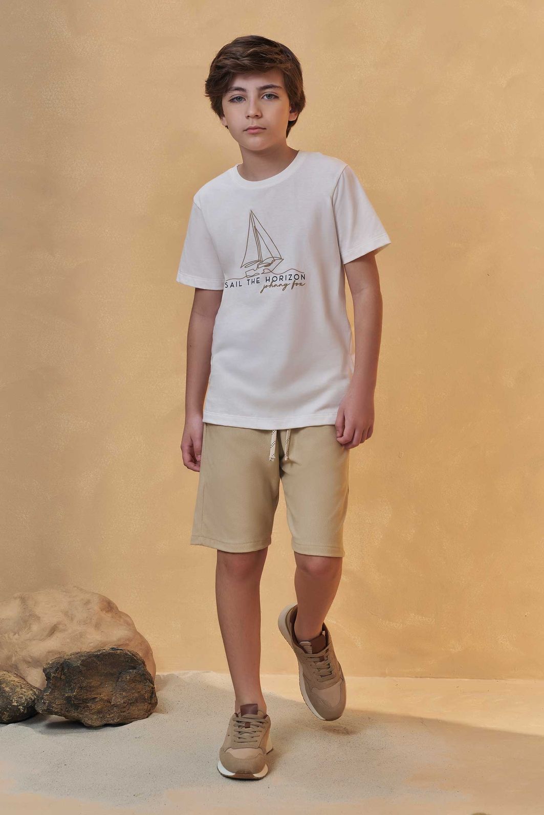 Conjunto de camiseta em meia malha e bermuda em cotton jeans com elastano 95690 Johnny Fox Teen Menino Conjunto de camiseta em meia malha e bermuda em cotton jeans com elastano 95690 Johnny Fox Teen Menino