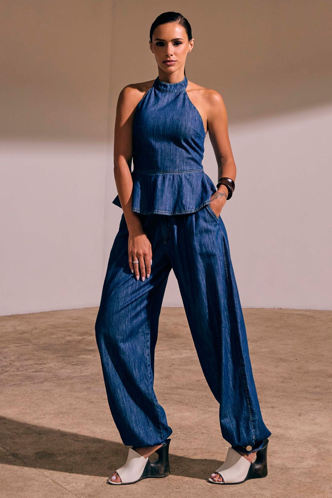 Calça slouchy em denim leve 97659 Linzzi Calça slouchy em denim leve 97659 Linzzi