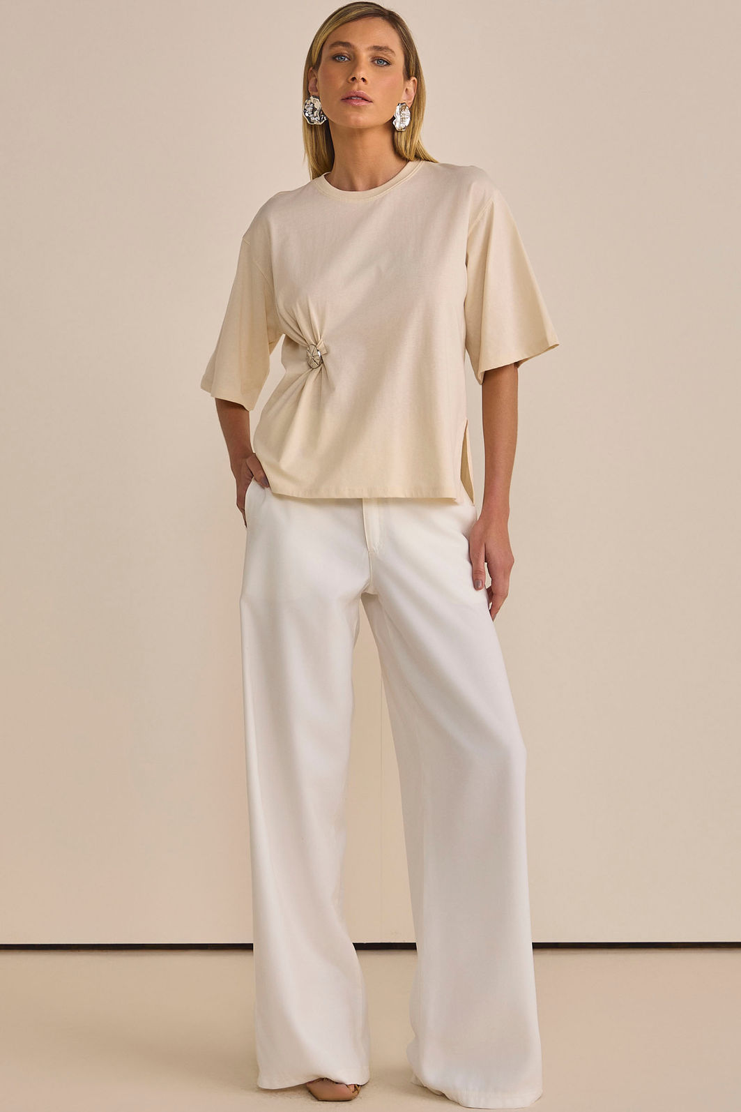 Calça wide leg em tecido estilo alfaiataria com toque de pêssego 89554 Linzzi Calça wide leg em tecido estilo alfaiataria com toque de pêssego 89554 Linzzi