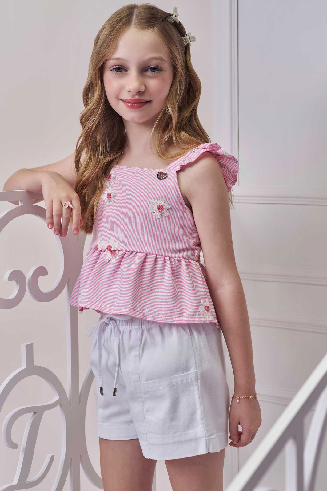 Conjunto de bata em tricoline bordado flores com shorts em sarja com elastano 98906 Infanti Infantil Menina Conjunto de bata em tricoline bordado flores com shorts em sarja com elastano 98906 Infanti Infantil Menina