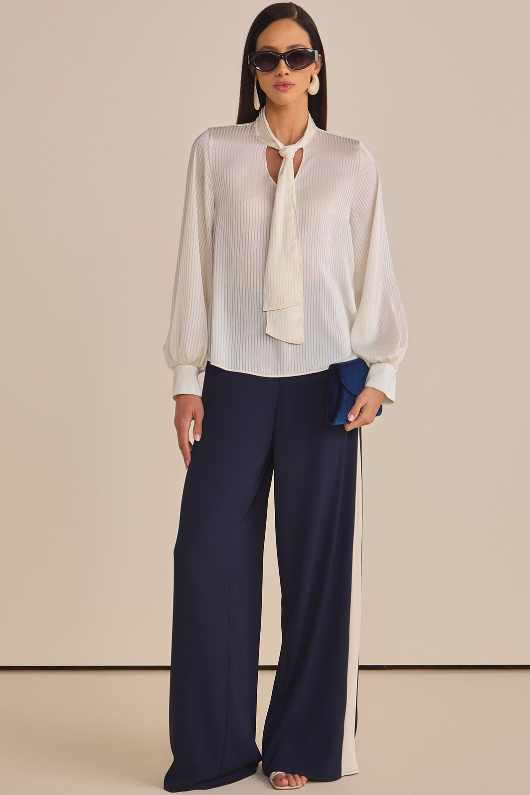 Calça em crepe de alfaiataria com shorts forro em malha 89525 Linzzi Calça em crepe de alfaiataria com shorts forro em malha 89525 Linzzi