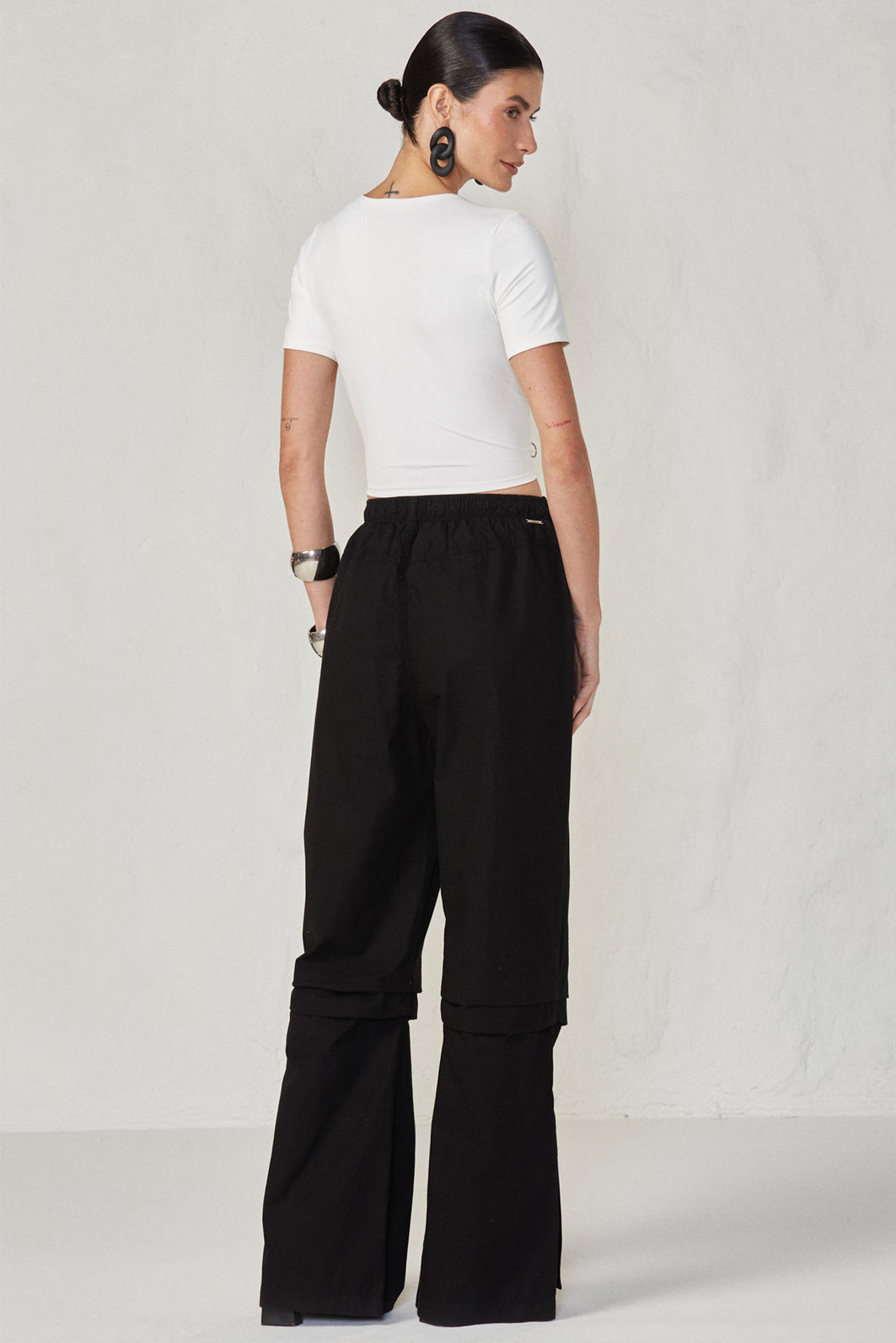 Blusa cropped com torção em malha delicate 82879 Linzzi Blusa cropped com torção em malha delicate 82879 Linzzi