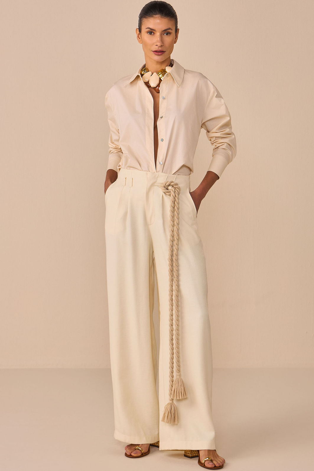Calça pantalona em crepe alfaiataria 96181 Linzzi Calça pantalona em crepe alfaiataria 96181 Linzzi