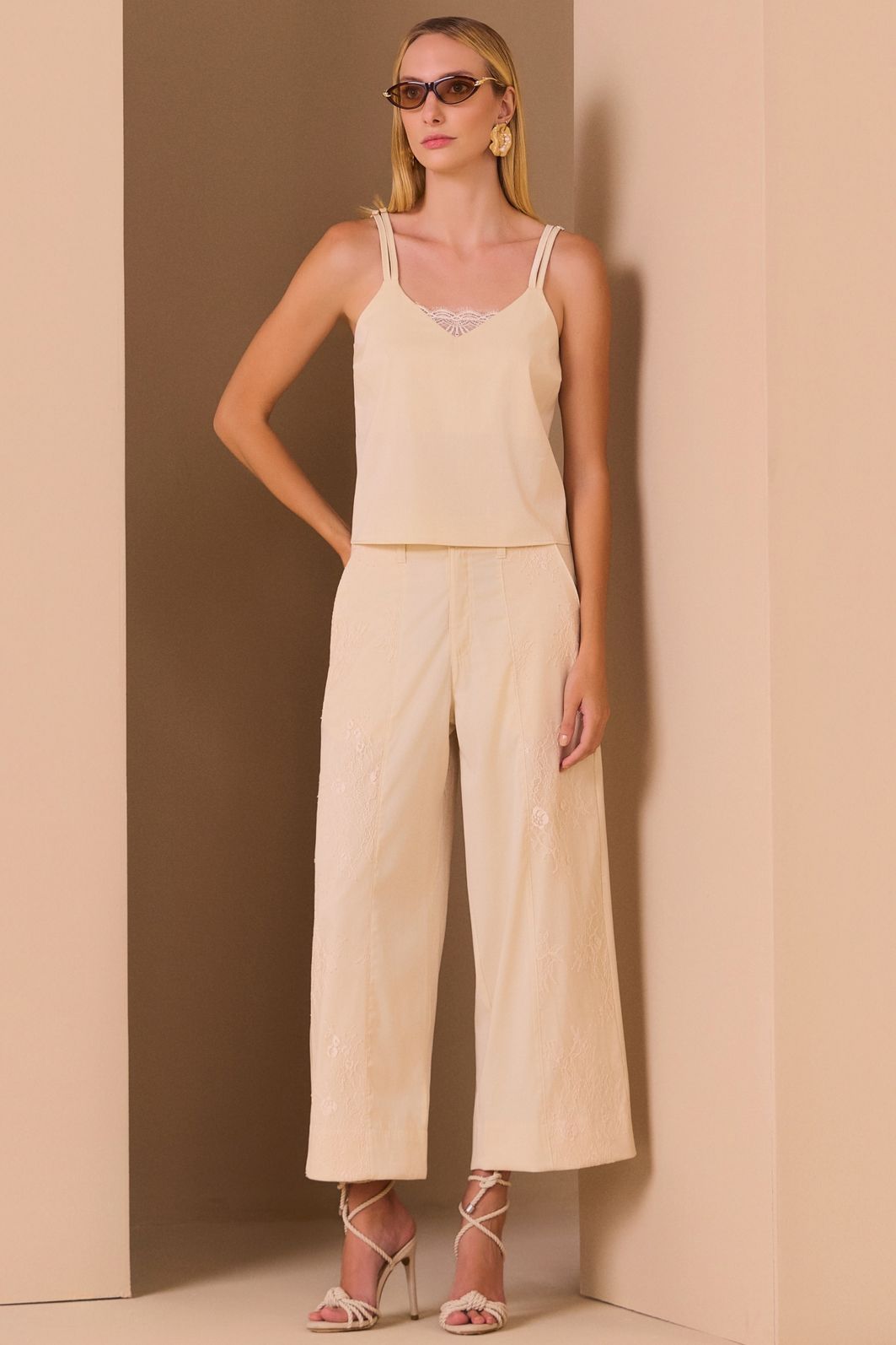 Calça maxi midi em tecido premium alfaiataria de viscose rayon 98942 Linzzi Calça maxi midi em tecido premium alfaiataria de viscose rayon 98942 Linzzi