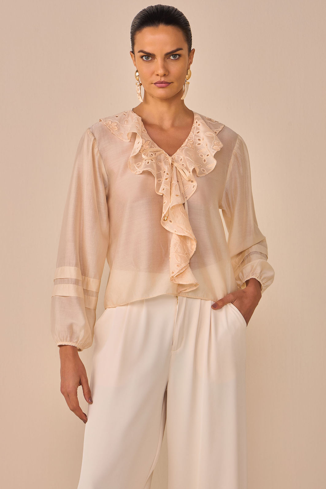 Calça wide leg em crepe premium alfaiataria. Acompanha shorts forro em malha 96765 Linzzi Calça wide leg em crepe premium alfaiataria. Acompanha shorts forro em malha 96765 Linzzi