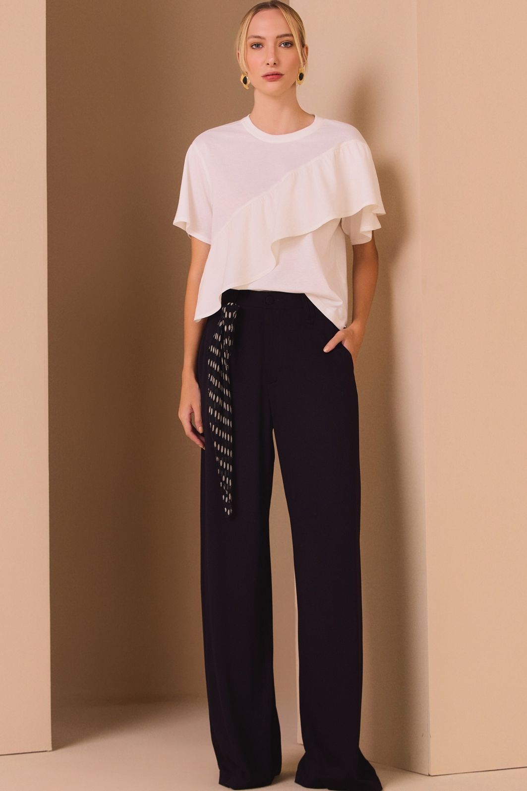 Calça reta em tecido rayon twill 97638 Linzzi Calça reta em tecido rayon twill 97638 Linzzi