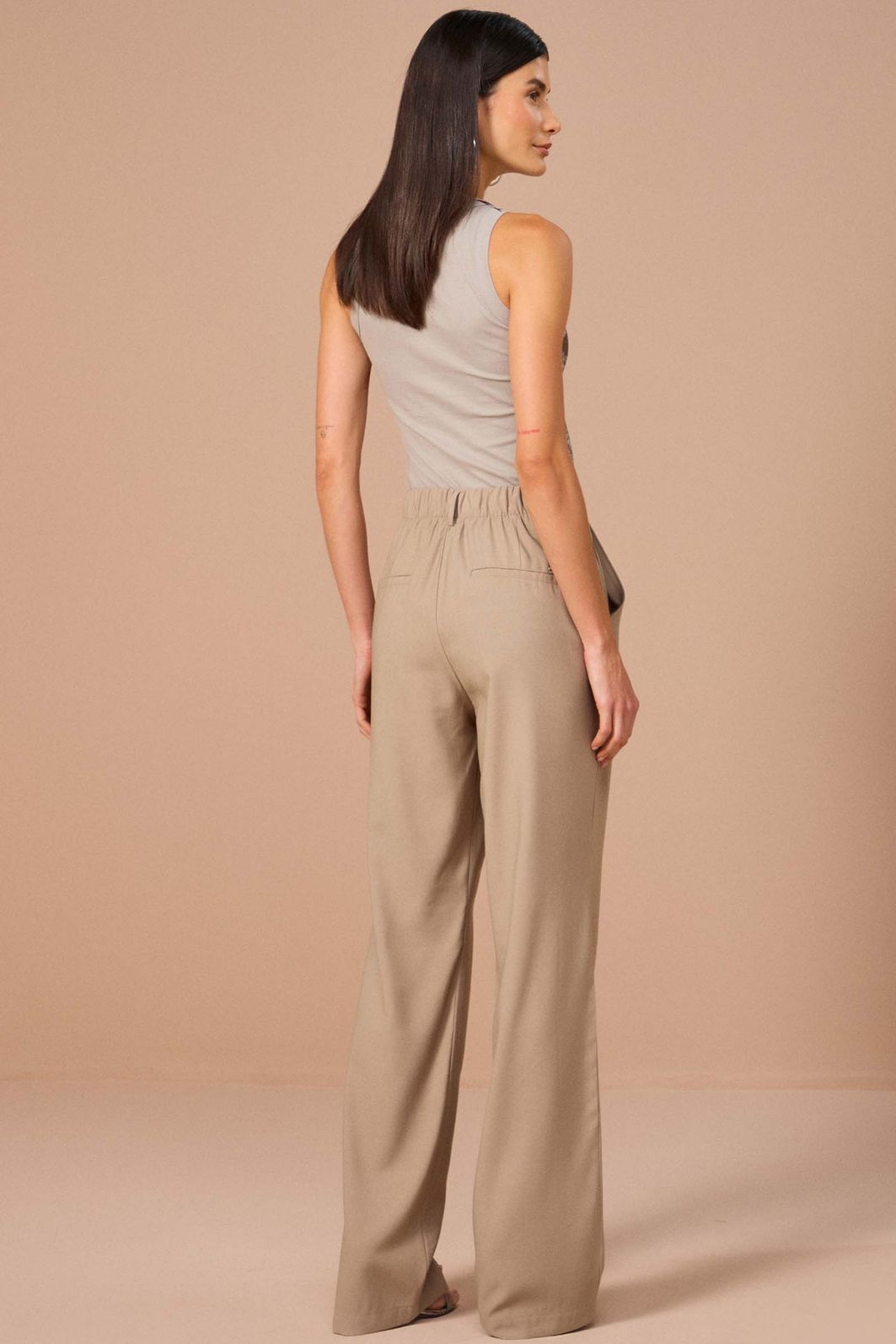 Calça reta cintura alta em crepe alfaiataria 85789 Linzzi Calça reta cintura alta em crepe alfaiataria 85789 Linzzi