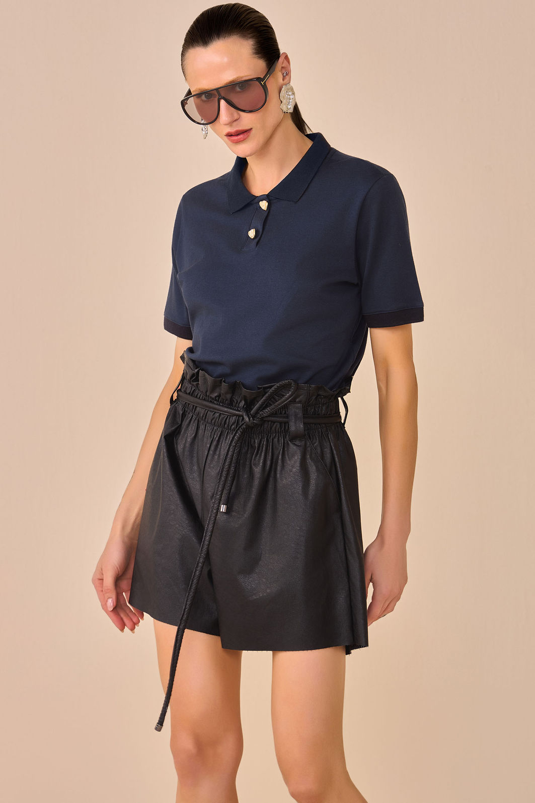 Shorts em couro P.U leve 96760 Linzzi Shorts em couro P.U leve 96760 Linzzi