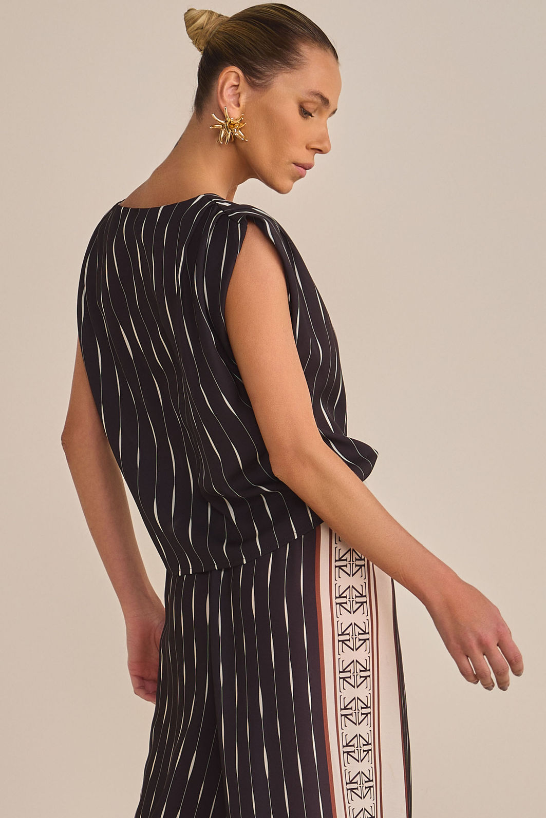 Blusa em chiffon light sublimado 89839 Linzzi Blusa em chiffon light sublimado 89839 Linzzi