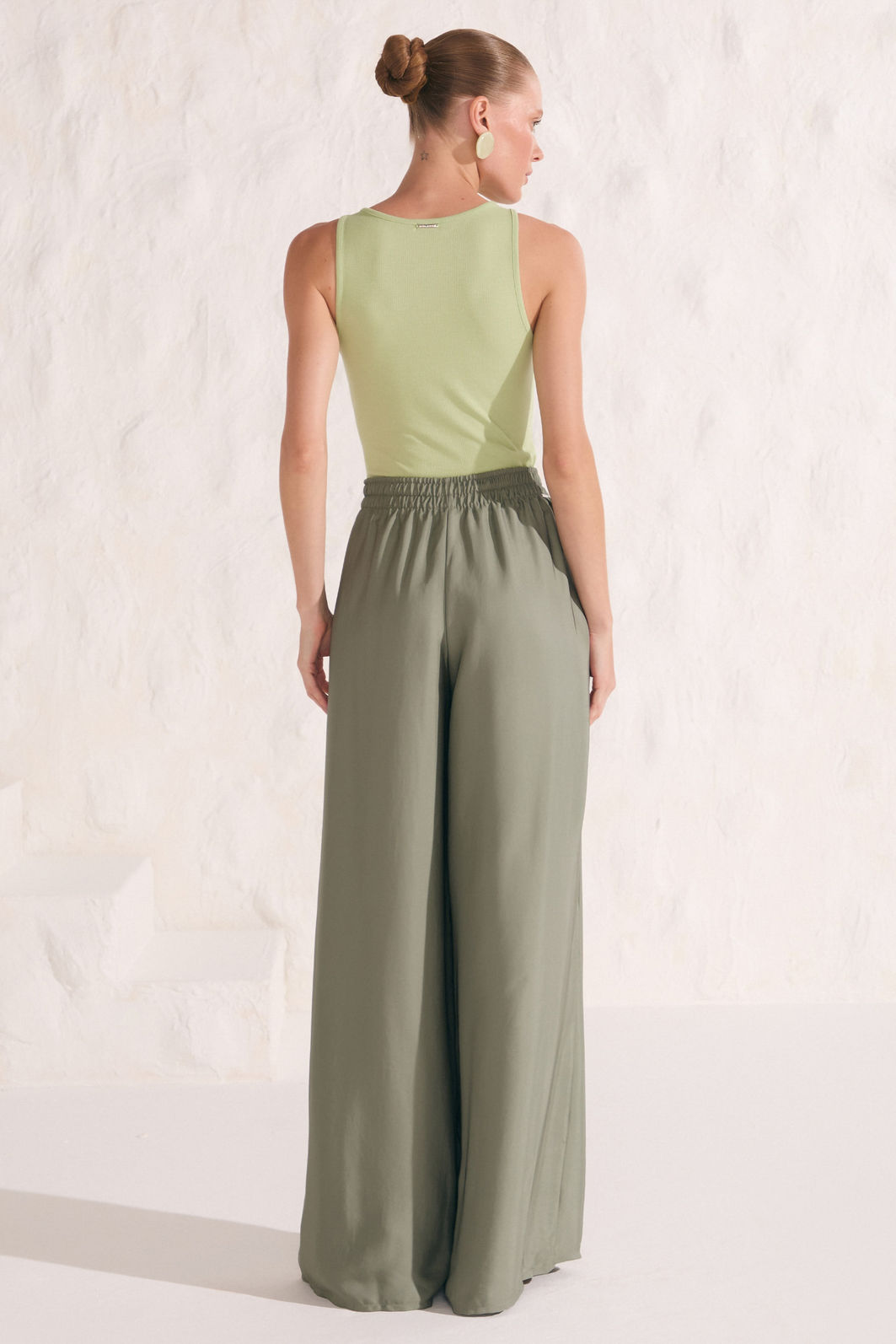 Calça pantalona em crepe alfaiataria francis com shorts forro em malha 87434 Linzzi Calça pantalona em crepe alfaiataria francis com shorts forro em malha 87434 Linzzi