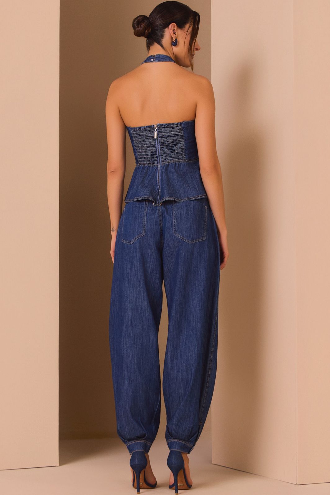Blusa frente única em jeans leve 97658 Linzzi Blusa frente única em jeans leve 97658 Linzzi