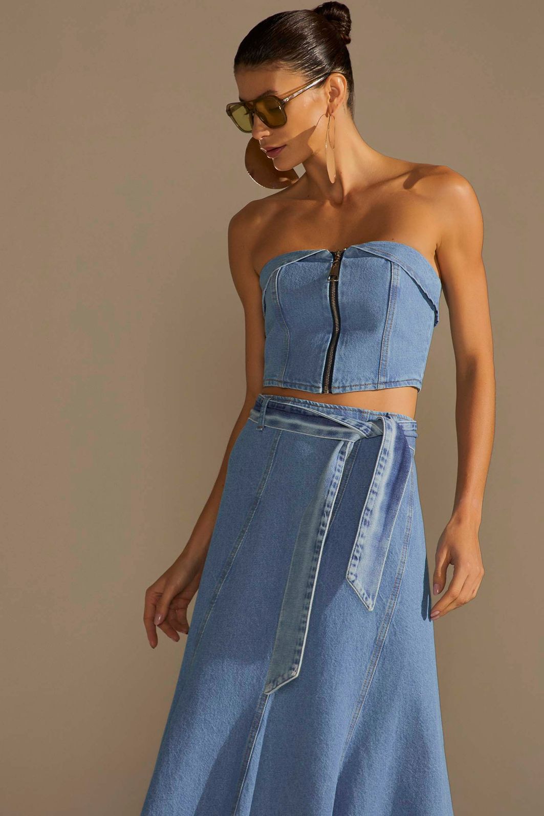 Blusa sem alça em denim 94987 Linzzi Blusa sem alça em denim 94987 Linzzi