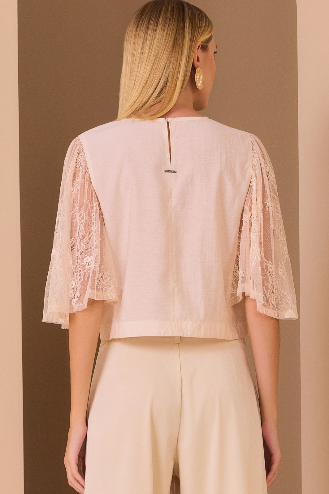 Blusa em crepe de viscose rayon 98627 Linzzi Blusa em crepe de viscose rayon 98627 Linzzi