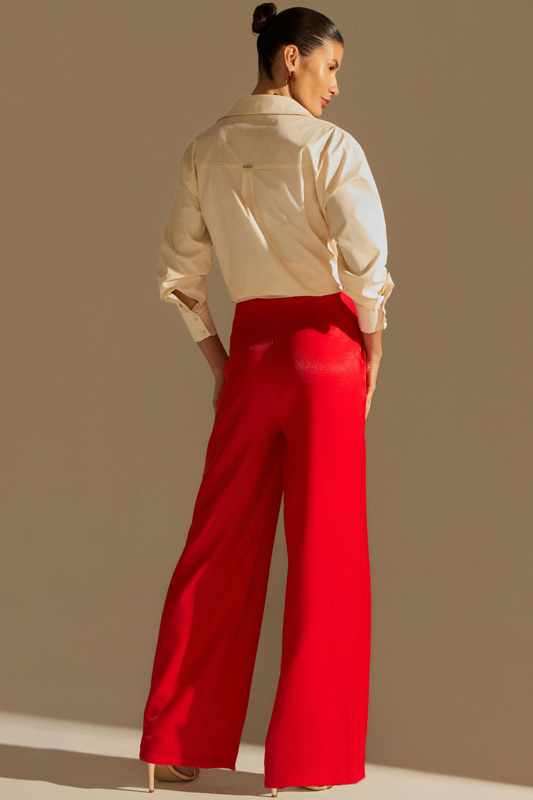 Calça pantalona em crepe alfaiataria 96181 Linzzi Calça pantalona em crepe alfaiataria 96181 Linzzi