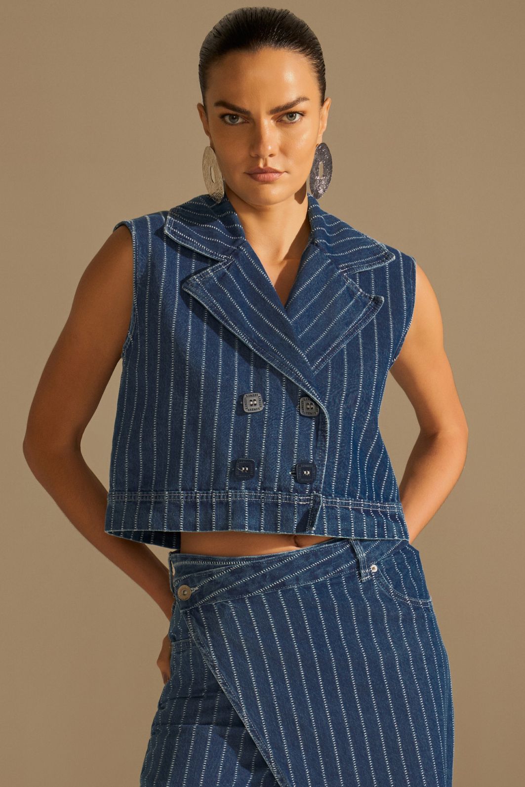 Colete em denim listrado 94449 Linzzi Colete em denim listrado 94449 Linzzi