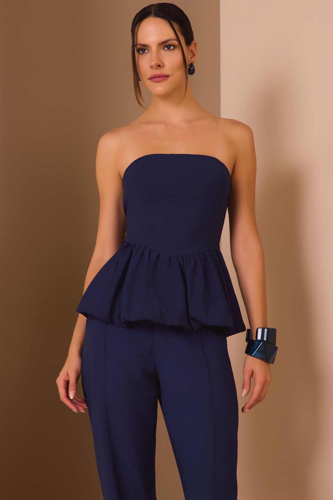 Calça slouchy em tecido alfaiataria premium 98643 Linzzi Calça slouchy em tecido alfaiataria premium 98643 Linzzi