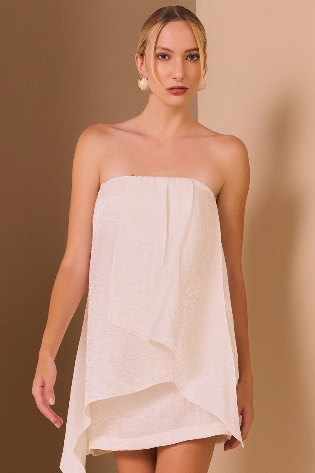 Blusa sem alças em tecido de viscose acetinado premium 99296 Linzzi Blusa sem alças em tecido de viscose acetinado premium 99296 Linzzi