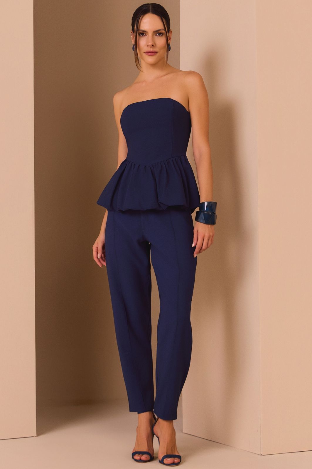 Blusa sem alças em tecido alfaiataria premium 98640 Linzzi Blusa sem alças em tecido alfaiataria premium 98640 Linzzi